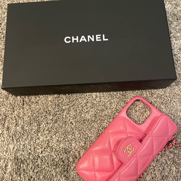 CHANEL IPHONE 12 PRO USED GOOD CONDITION - Picture 9 of 15